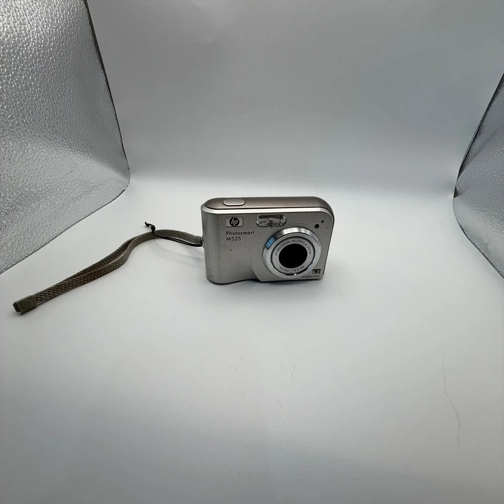 HP Photosmart M525 Digital Camera 6.0MP 3x Optical Zoom Silver with 1GB SD Card